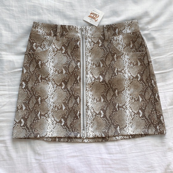 SNAKE PRINT ZIPPER SKIRT - Picture 2 of 2